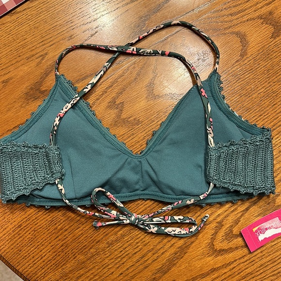Xhilaration Green Crochet Bikini Top with Crisscross Strappy Back Medium - Picture 5 of 7